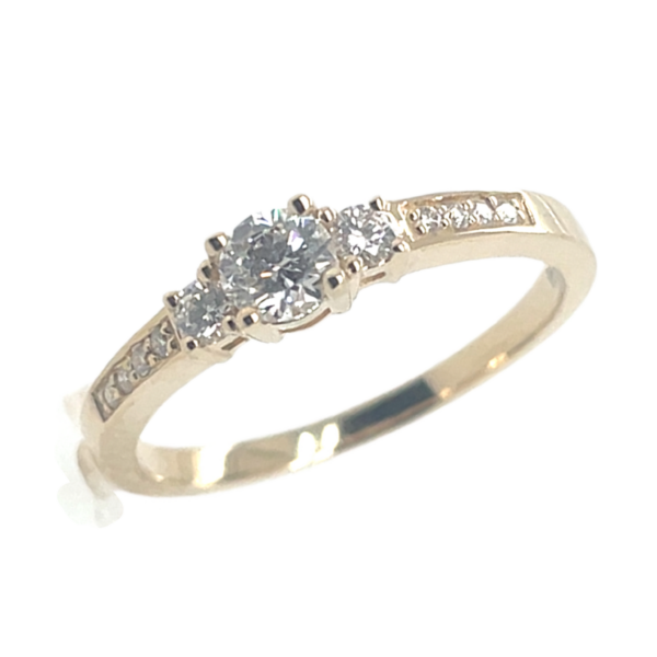 14K Guldring med 0,40 ct Diamanter
